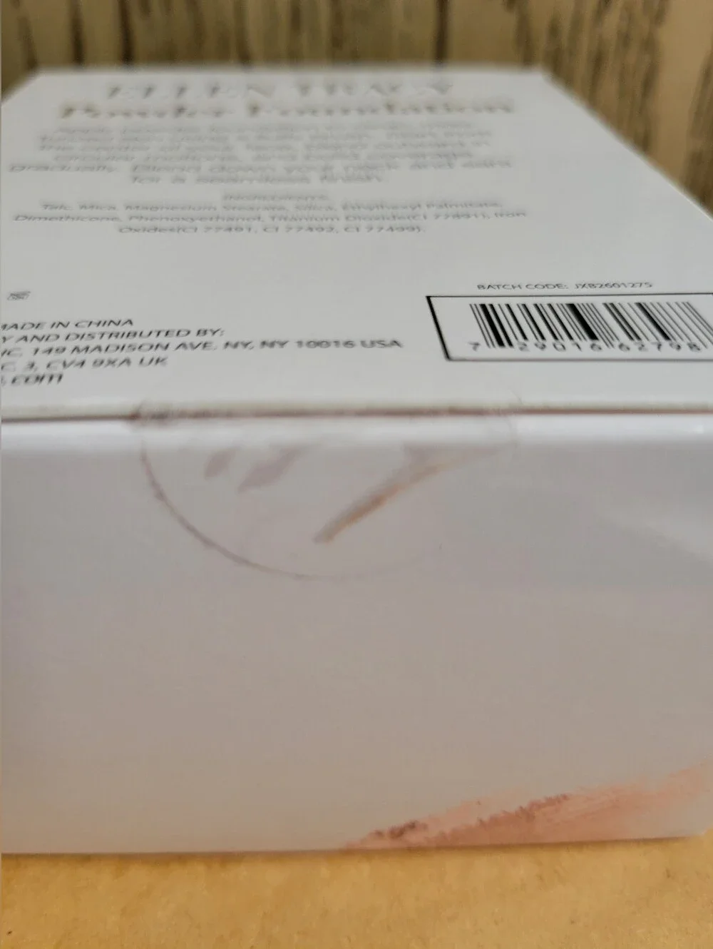 Ellen Tracy Loose Powder Foundation + Brush 24-Hour Wear & Coverage Fair-Light